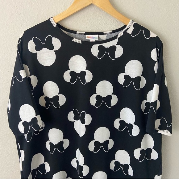 LuLaRoe Irma Disney Minnie Mouse Top Novelty Print Black White Sz S - Picture 2 of 7